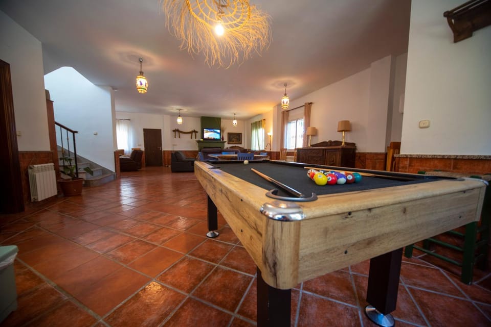 Billiard, Game Room