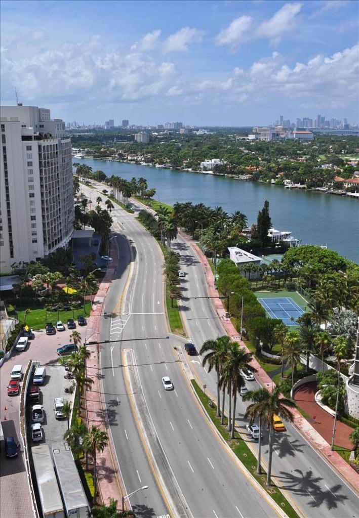 Castle PH12 Spacious Bay View Penthouse, Pool, Tennis, Free Parking House in Miami Beach