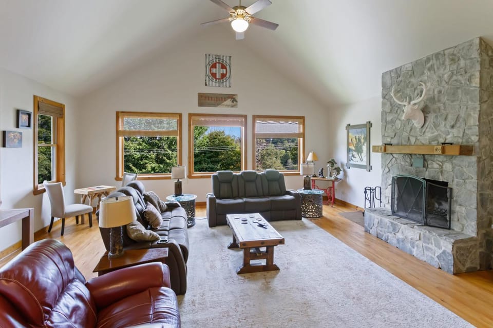 Devils Advocate House in Seven Devils