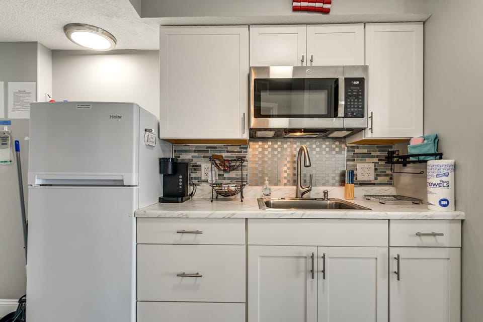 Pool Access: 8th-Floor Condo on North Myrtle Beach House in North Myrtle Beach