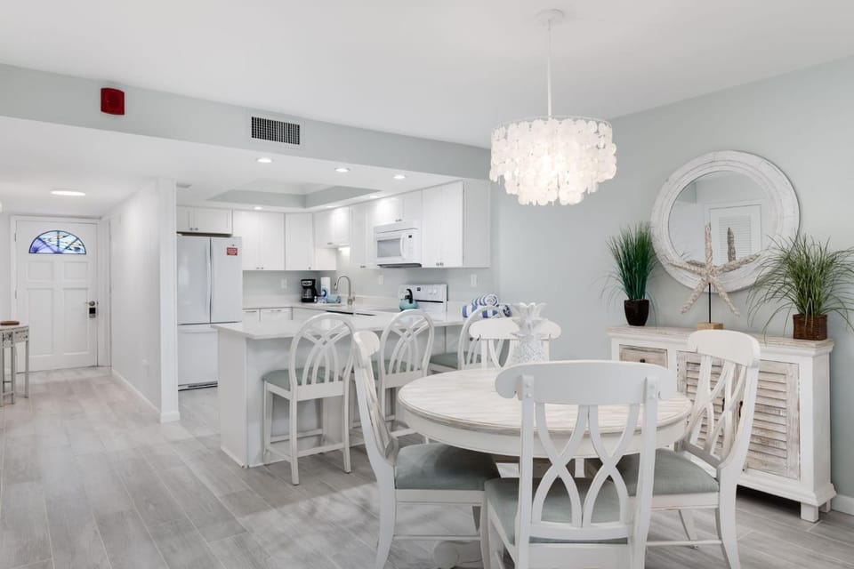 Breakers West C2 - Gorgeous Top Floor Beach Condo House in Sanibel Island