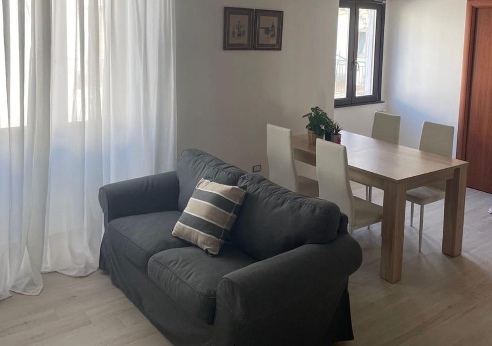Nicolapartment - Central Station Apartment in Naples