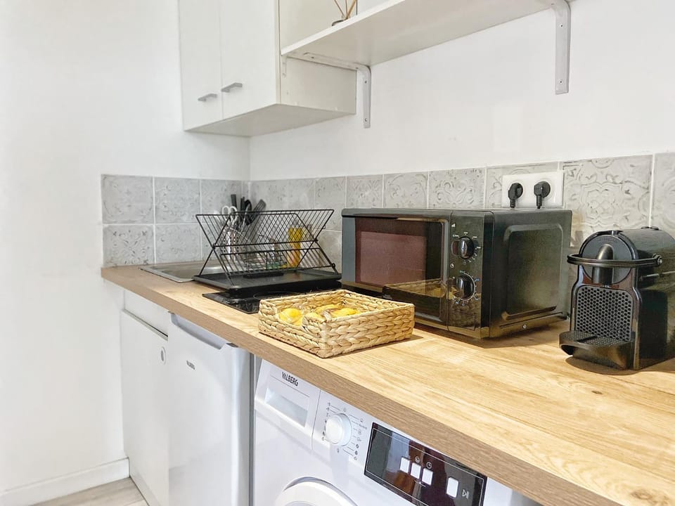 Coffee/tea facilities, Kitchen or kitchenette, minibar, stove, toaster