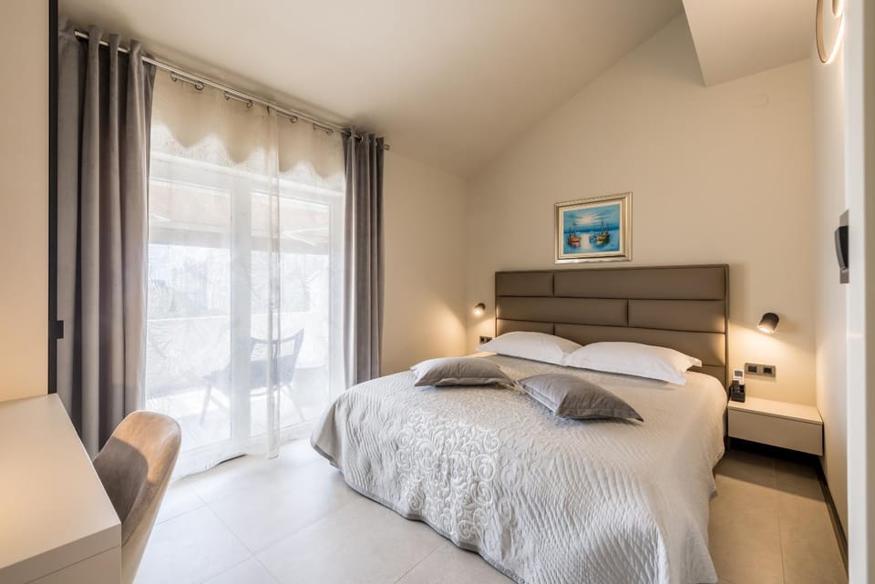 Guesthouse Rooms Split Bed and Breakfast in Split