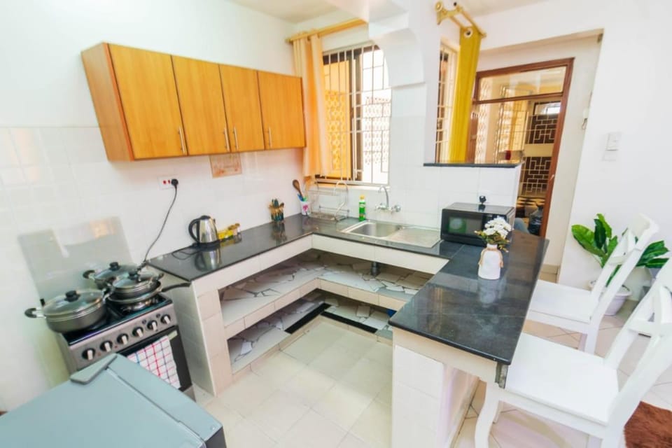 Executive 1 bedroom Queensize bed/hot shower/fast Wi-fi Apartment in Mombasa