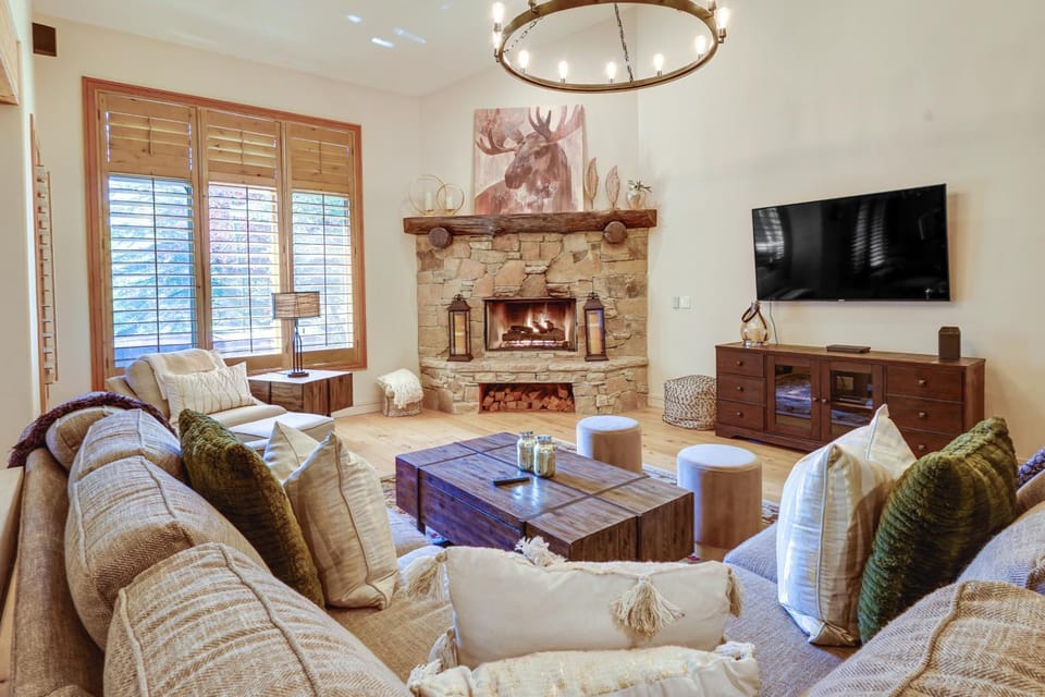 Park City Vacation Rental w/ Hot Tub & Patio! House in Snyderville