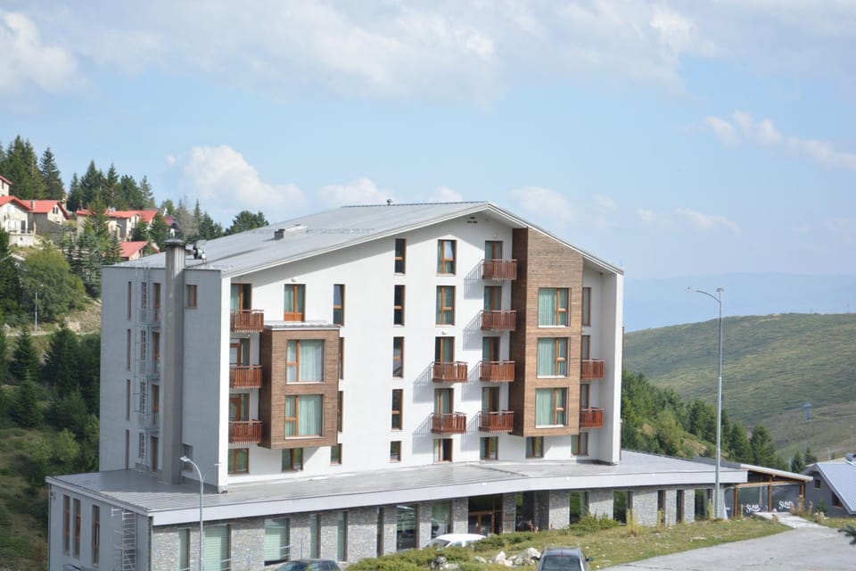 Property building, Facade/entrance, Bird's eye view, Floor plan