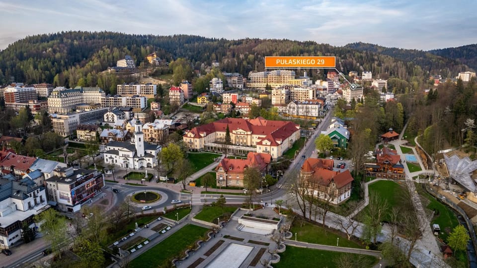 Neighbourhood, Location