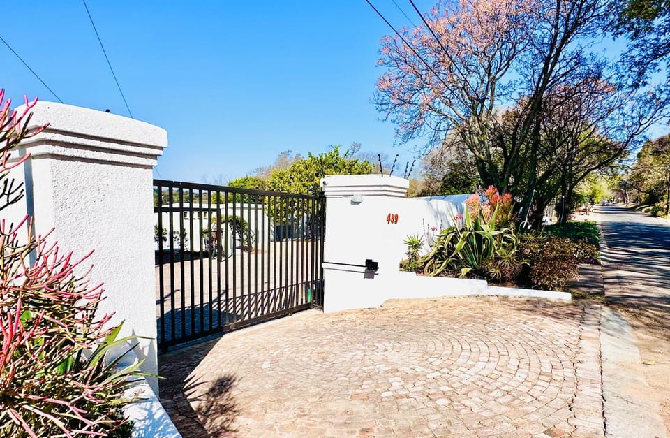 Hotel Vibes Ferndale Bed and Breakfast in Sandton