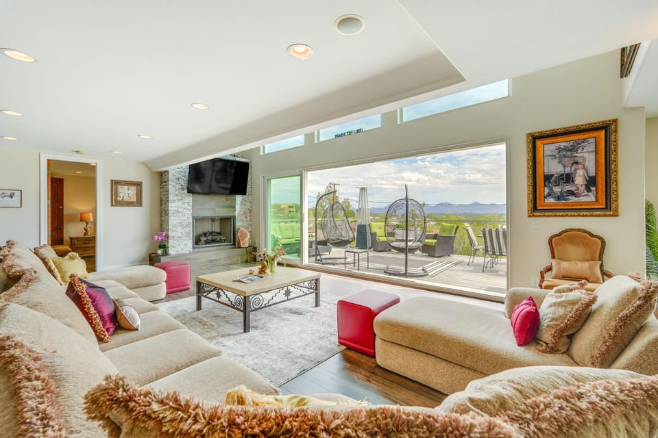 Group-Friendly Desert Escape! Putting Green, Pool House in Phoenix