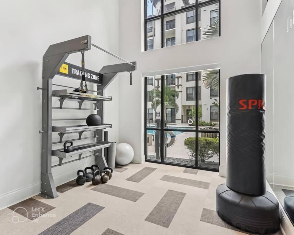 Tampa Tropical-Heated Saltwater Pool-10 Min to TPA Apartment in Tampa