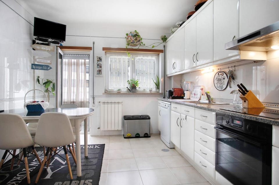 Property building, Kitchen or kitchenette, Living room