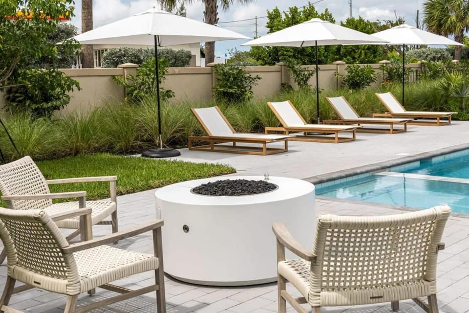 The Ebberly House - Amazing Pool in Gated Community House in Stock Island