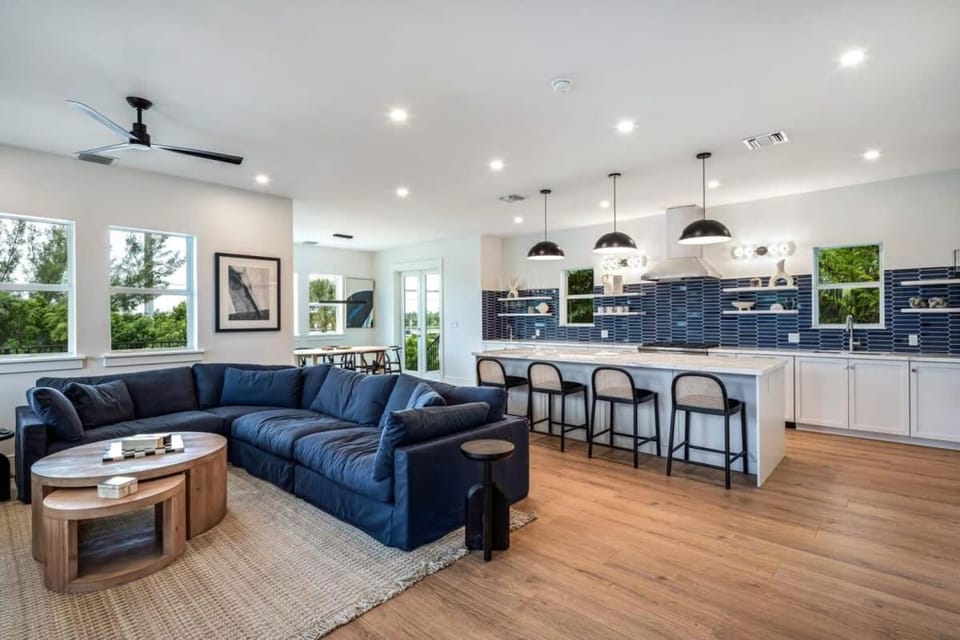 The Ebberly House - Amazing Pool in Gated Community House in Stock Island
