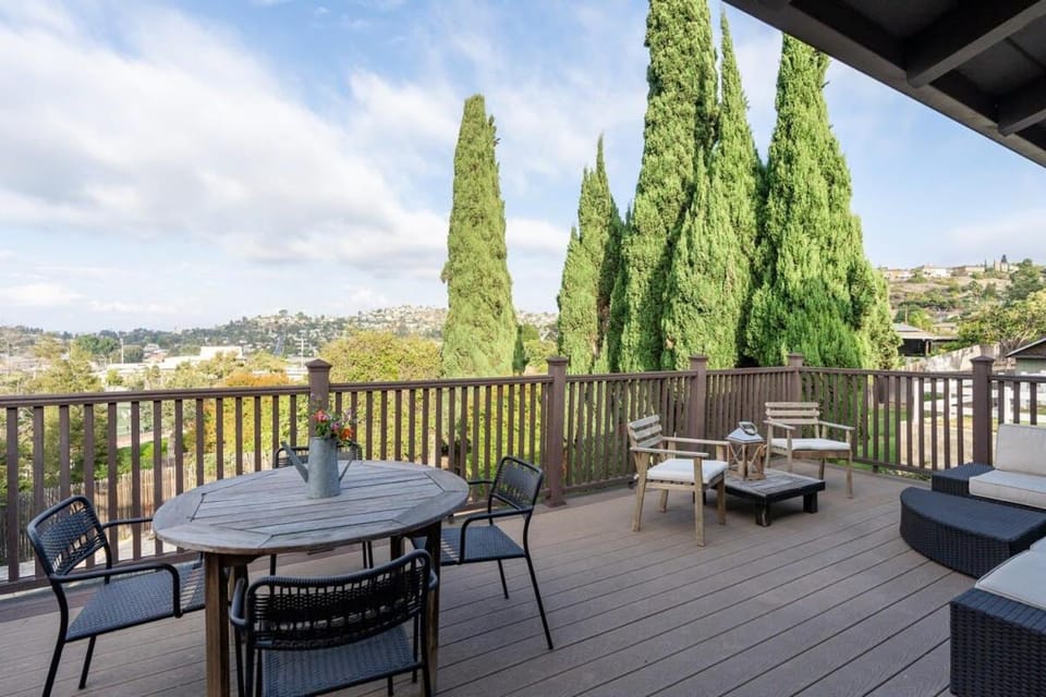 Patio, Day, View (from property/room), Balcony/Terrace, Seating area, Dining area, Mountain view