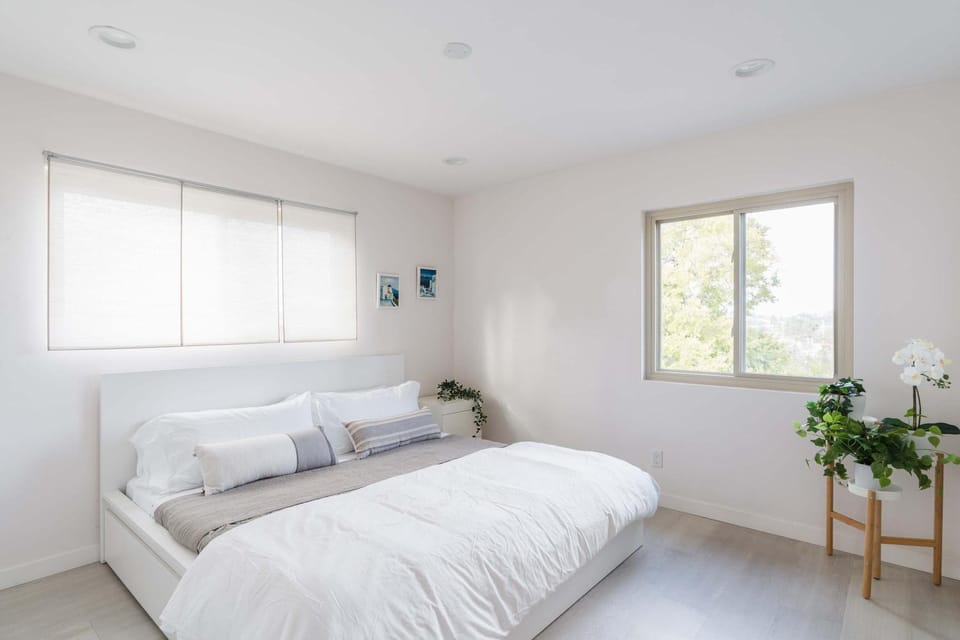 Spacious and Bright 5-Bedroom Oasis Pool and Yard House in La Mesa