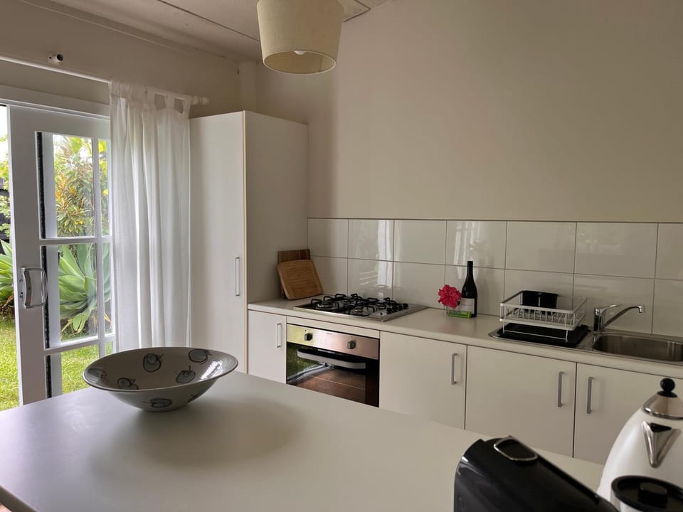 Surfers Palace Torquay 1 min walk to beach House in Torquay