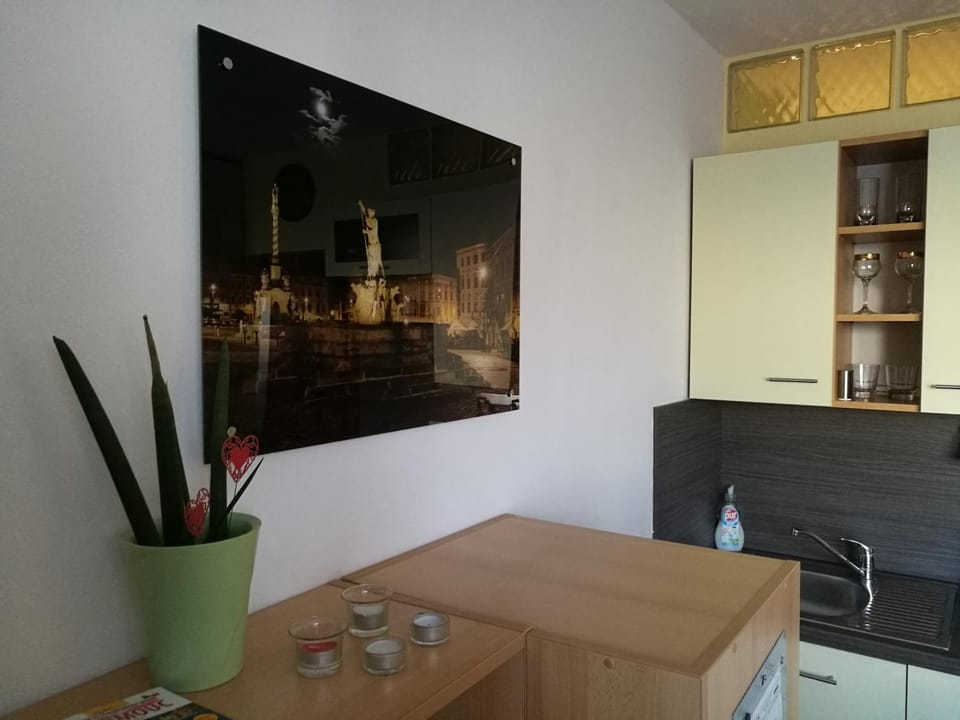 Coffee/tea facilities, Dining area
