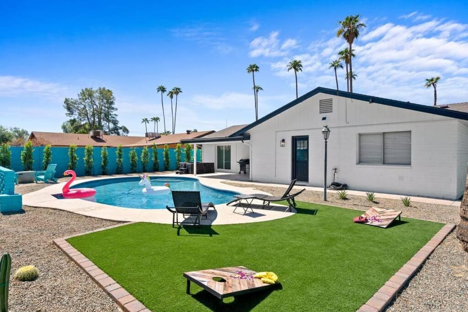 Patio, Pool view, Swimming pool, sunbed