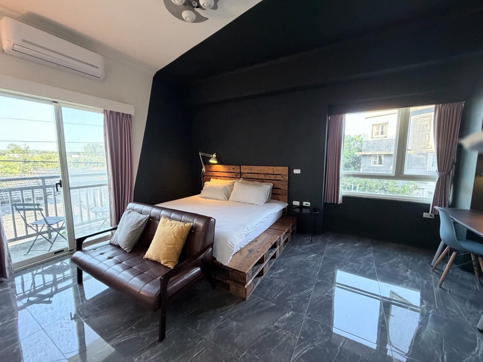 Bed, Balcony/Terrace, Photo of the whole room, Bedroom