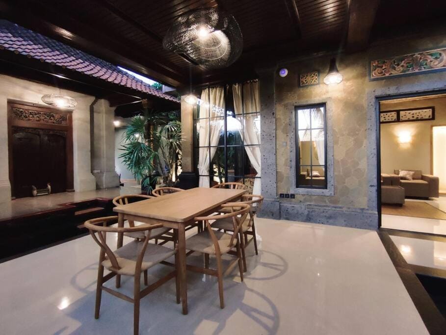 Seating area, Dining area