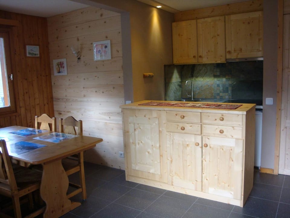 Appartement avec parking - Emplacement idéal - FR-1-355-221 Apartment in Les Allues