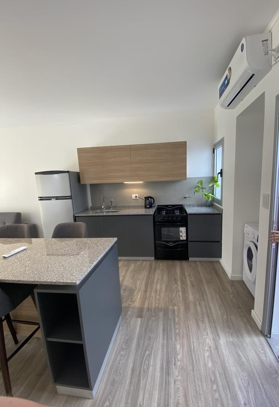 Kitchen or kitchenette, Dining area, pet friendly, air conditioner