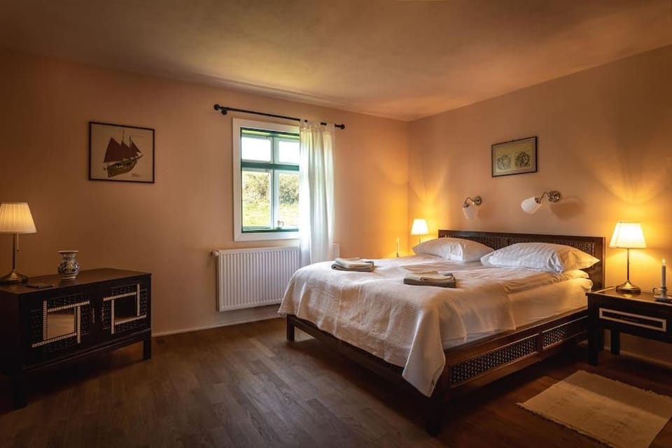 Casa Johann, your charming holiday home in Cund House in Romania
