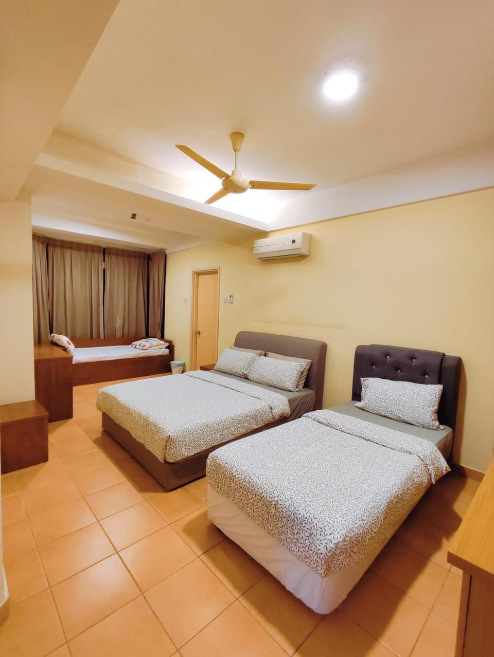Bed, Photo of the whole room, Bedroom, air conditioner