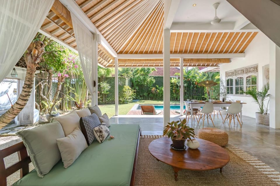 Living room, Garden view, Pool view