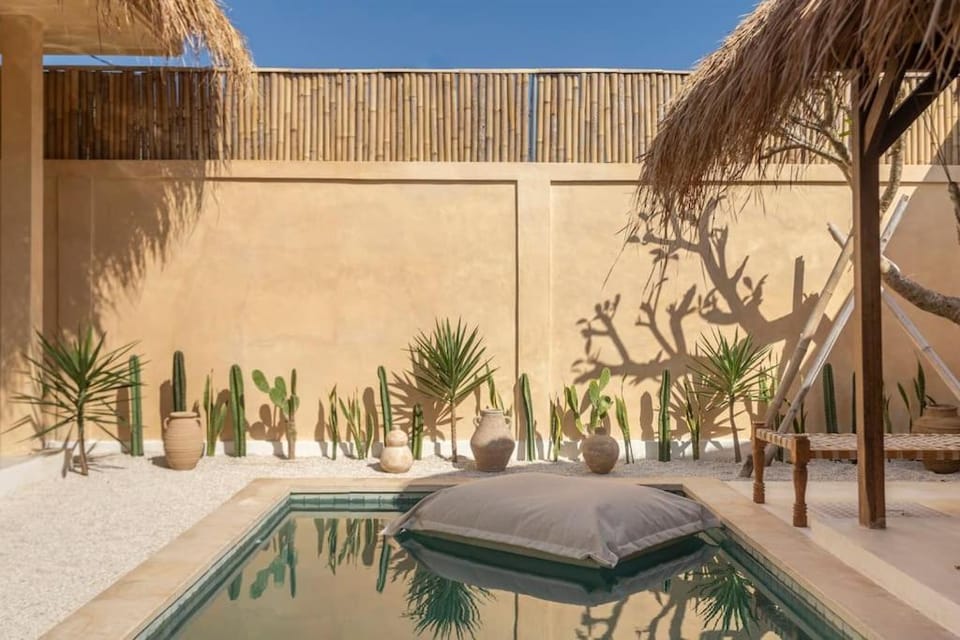 Swimming pool, Swimming pool
