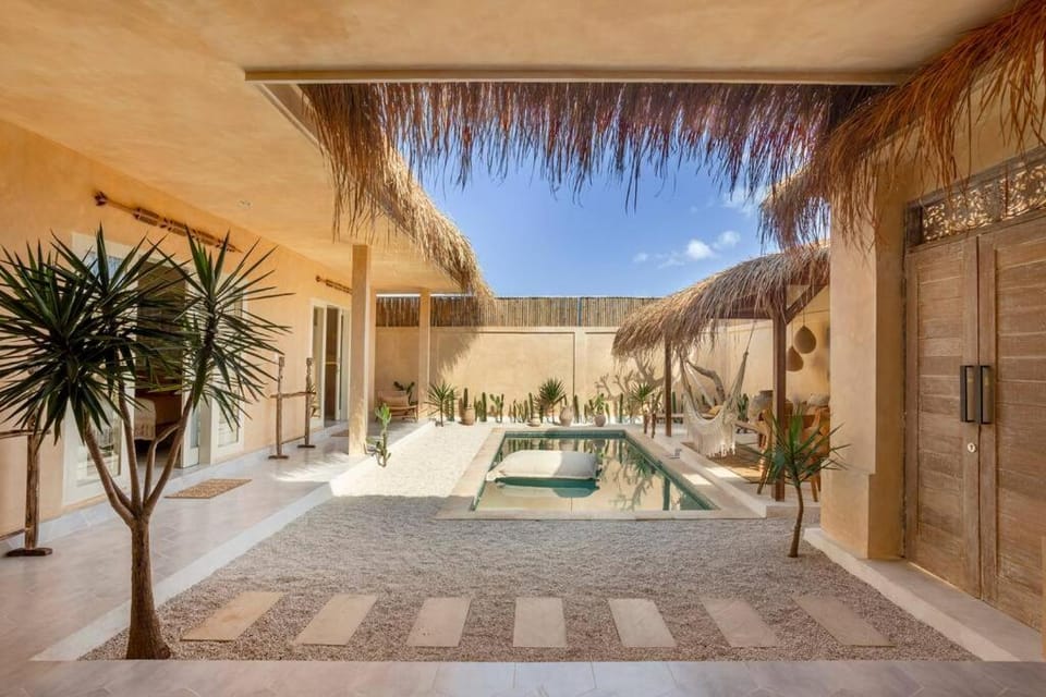 Pool view, Swimming pool, sunbed