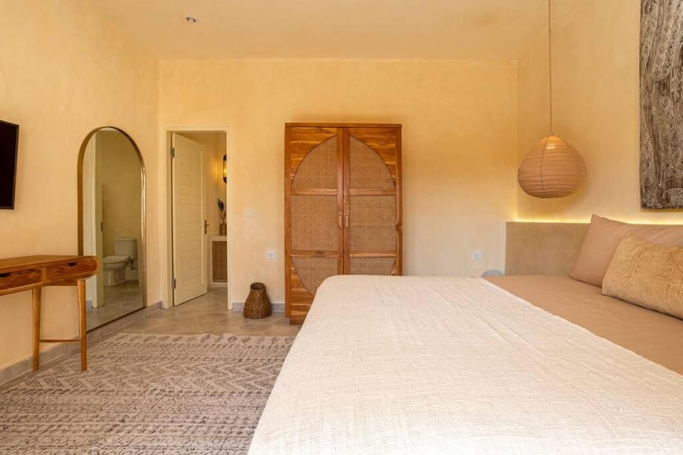 Bed, TV and multimedia, Bedroom, wardrobe