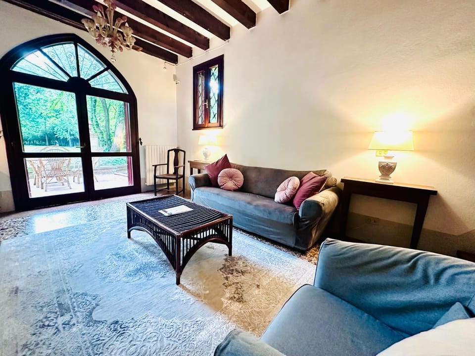 Living room, Seating area