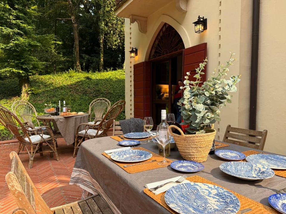 Patio, Spring, Food and drinks, Dining area, Garden view