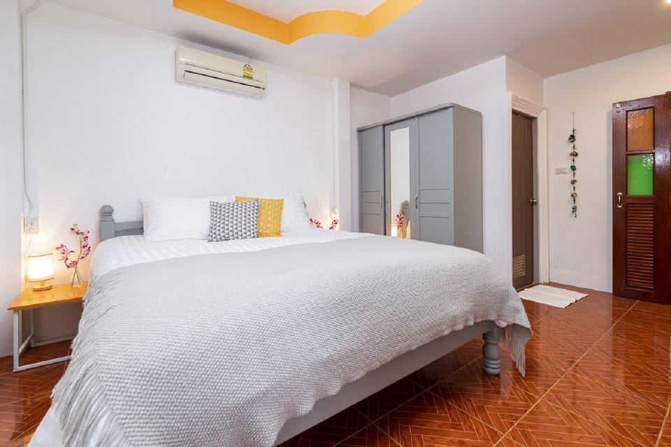 Bed, wardrobe