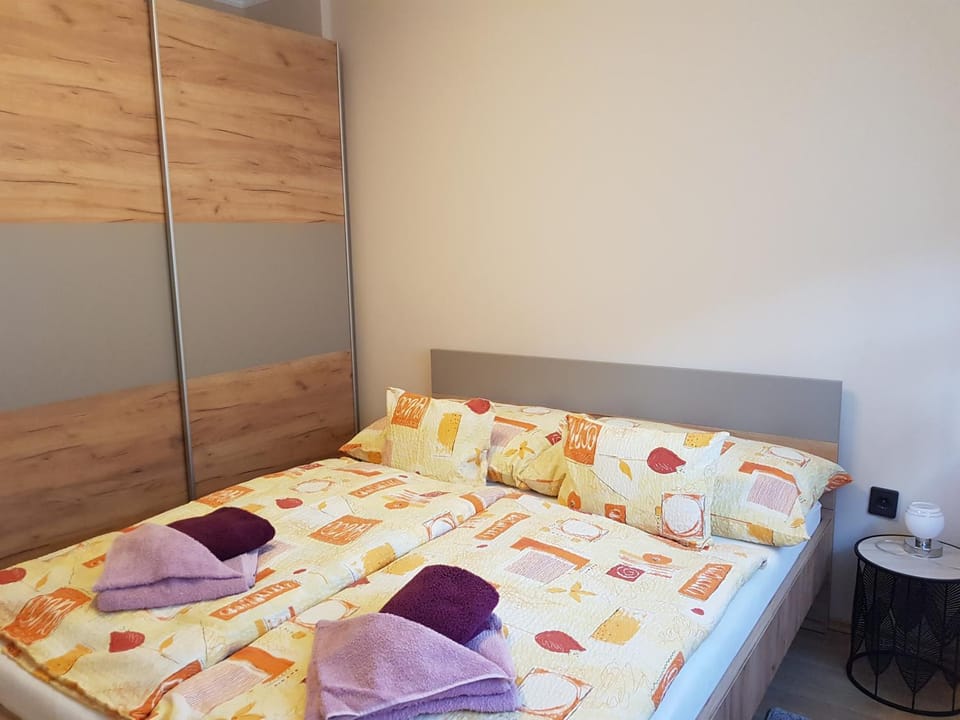 Henrietta Apartmanház Apartment in Hungary