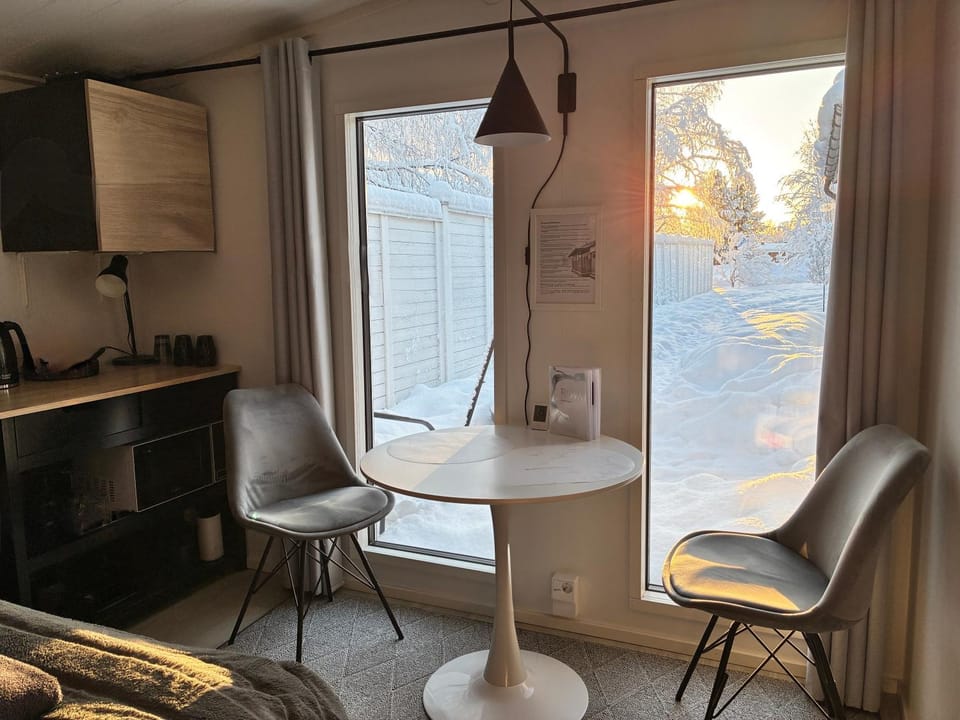 Kitchen or kitchenette, Seating area, Dining area