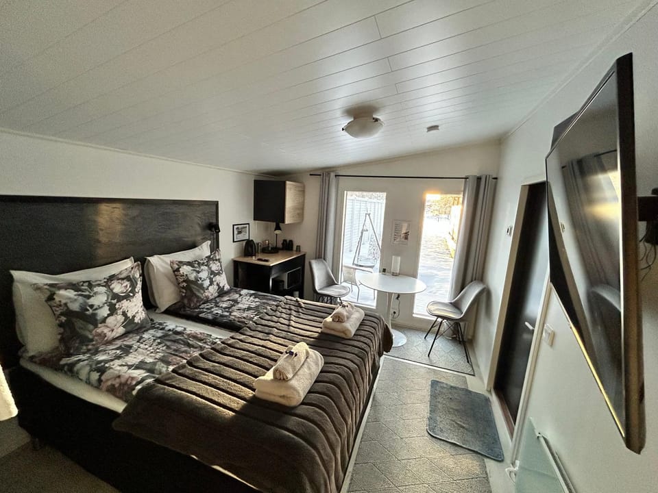 Bed, Living room, Photo of the whole room