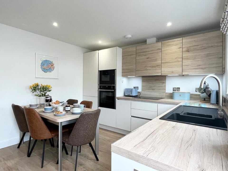 Beautiful 3 Bed Townhouse with Parking, close to Sea Front House in Penzance