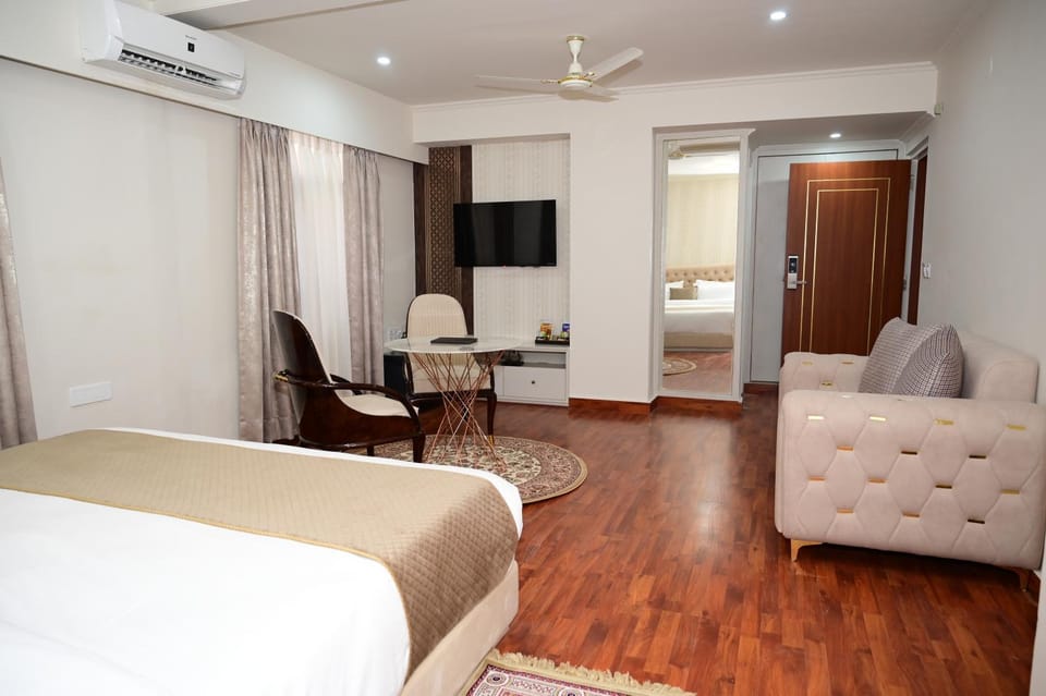 TV and multimedia, Living room, Seating area, hair dresser
