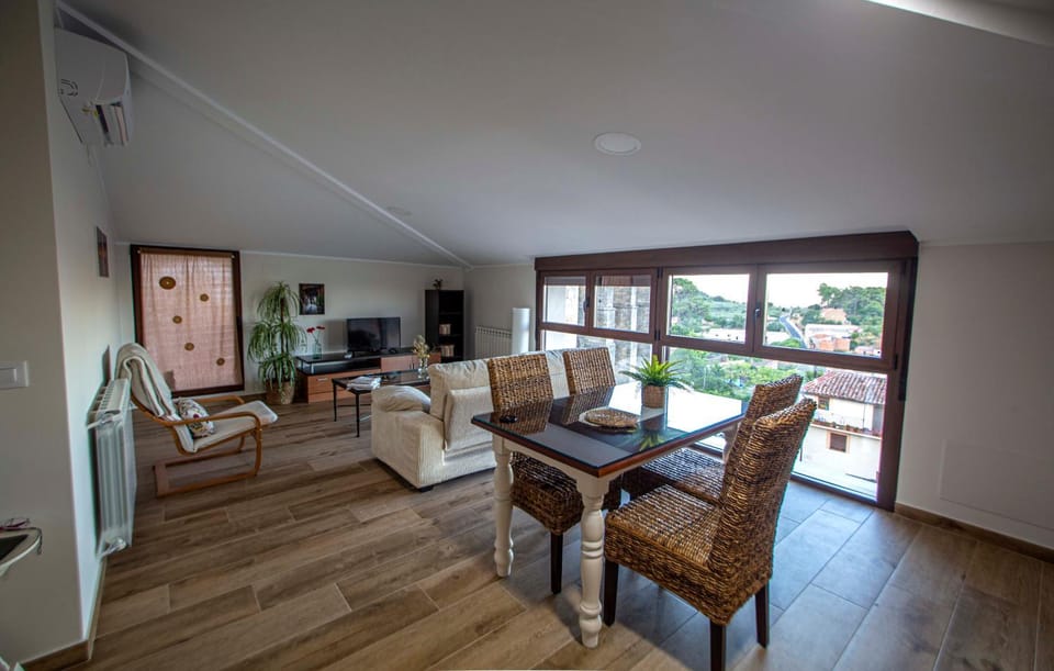 Communal lounge/ TV room, Living room, Seating area, Dining area
