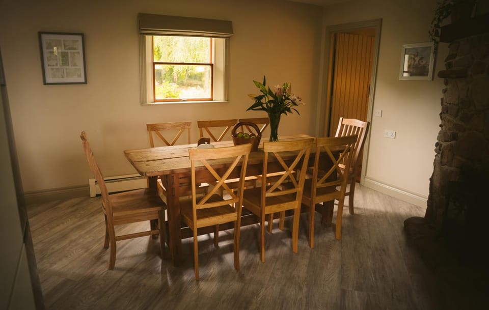 Longford Holiday Red Rose Self Catering Cottage House in Longford