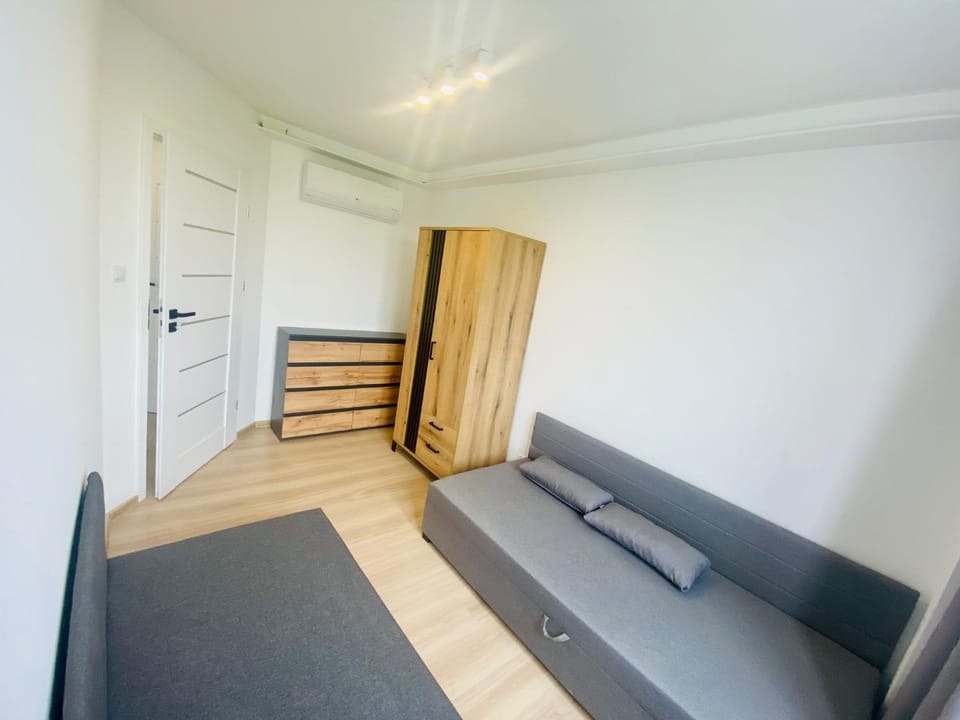 Bed, Photo of the whole room, Seating area, Bedroom, wardrobe, air conditioner