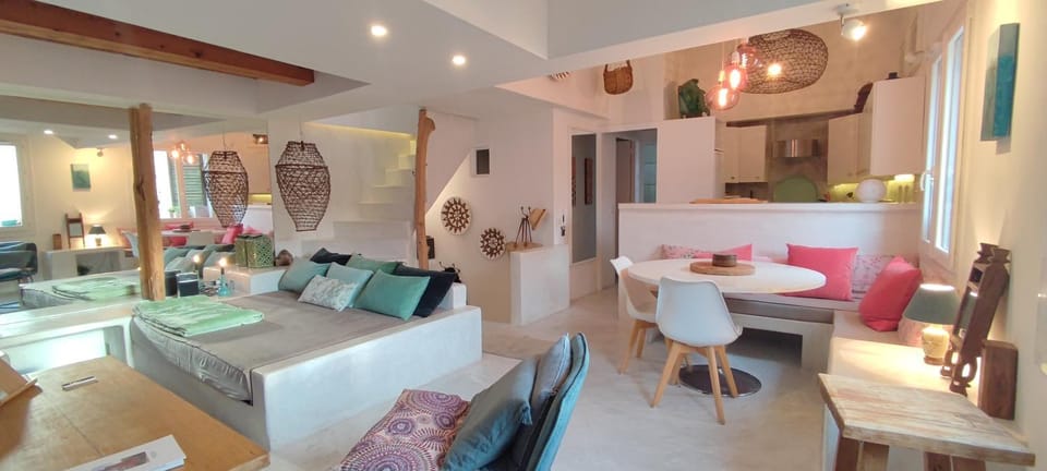 Living room, Seating area, Dining area