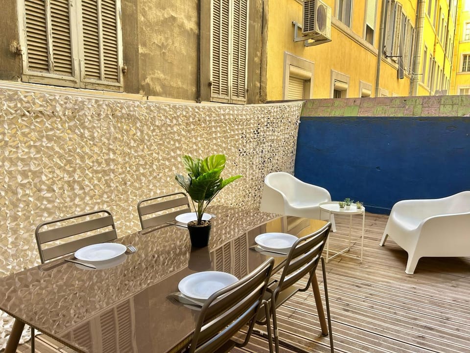 Patio, Day, Balcony/Terrace, Dining area