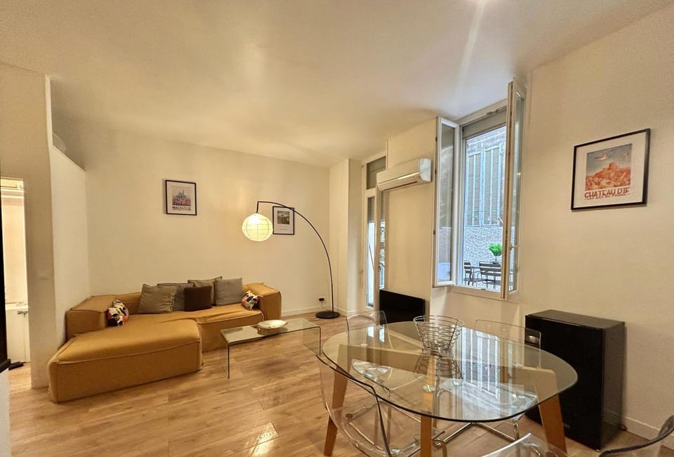 TV and multimedia, Living room, Dining area