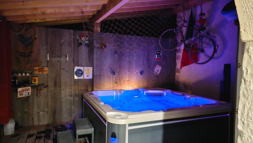 Hot Tub, Spa and wellness centre/facilities
