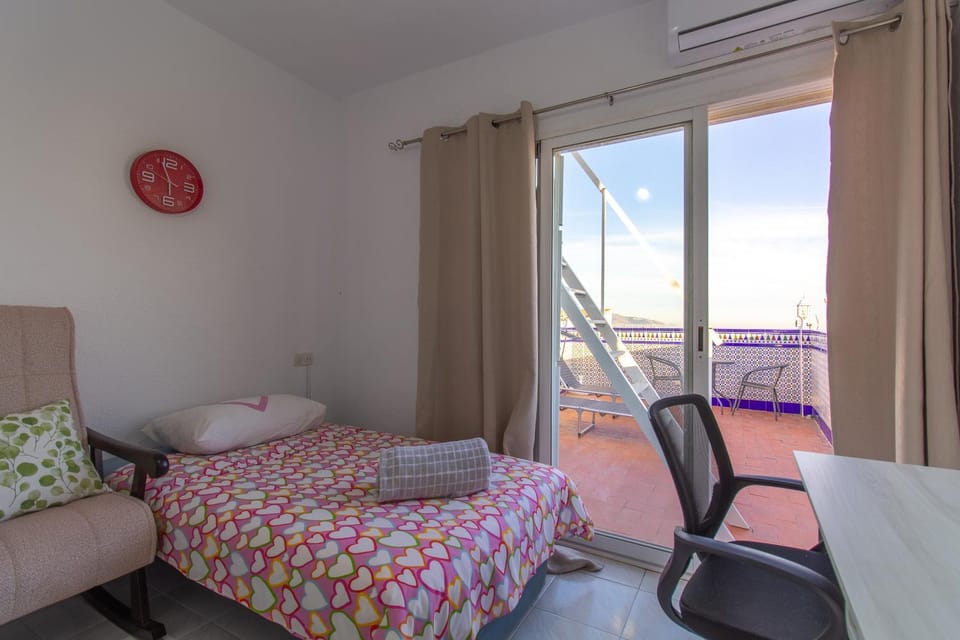Bed, Seating area, Bedroom