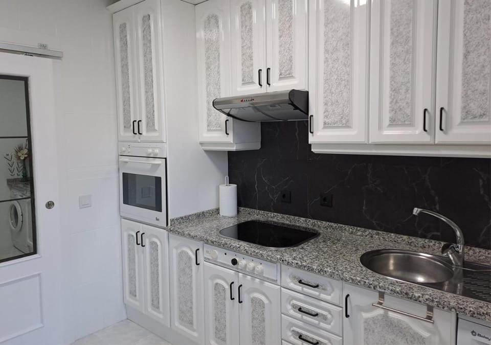 Kitchen or kitchenette, minibar, pet friendly, stove, toaster, kitchen